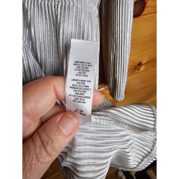 Jolie And Joy Top Woman Plus 3X Silver Metalic Elastic Waist Surplice V-Neck - Picture 6 of 10